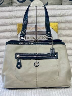 2010 Coach Kiss-lock Laura Spectator Carryall Tote w/ Multiple Compartments